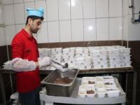 Siirt Belediyesi taziye evlerine yemek ikramına başladı