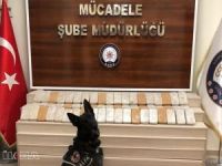 Aracın motoruna gizlenmiş 29 kilogram eroin ele geçirildi