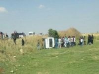Mardin'de işçileri taşıyan minibüs devrildi: 16 yaralı