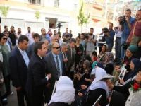 Hafızlar, evlat nöbetindeki aileleri Kur’an tilaveti ve ilahilerle teselli etti
