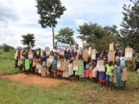 Avrupa Yetim Eli Uganda’da çocukların yüzlerini güldürdü
