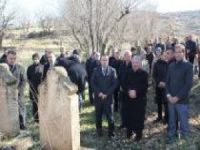 PKK'nin katlettiği 10 köylü 33'üncü yılında kabirleri başında anıldı