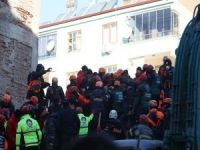 Enkazdan sağ kurtarılan kişi sayısı 42’ye yükseldi