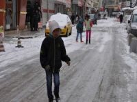 Batman'da yoğun kar yağışı nedeniyle okullar tatil edildi
