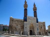Sivas Valisi Ayhan: "Bu şehrin tacı Gök Medrese'dir"