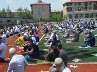 Müslümanlar Cuma namazına akın etti