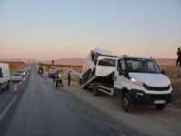 Kamyonet ile otomobil çarpıştı: Bir ölü, 4 yaralı