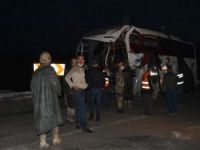 TIR ile yolcu otobüsü çarpıştı: 2 ölü 12 yaralı