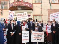 AK Parti Genel Başkan Yardımcıları Diyarbakır'da evlat nöbetindeki aileleri ziyaret etti