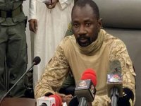 Mali geçici Cumhurbaşkanı'na camide bıçaklı saldırı