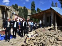 Sağlam Van'da selde etkilenen vatandaşları ziyaret etti