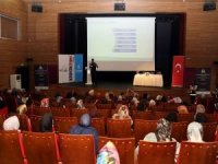 Van Büyükşehir Belediyesinin “Anne Baba Okulu” semineri sona erdi