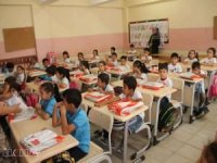Prof. Dr. Tarhan: Anne-çocuk arasındaki bağımlı ilişki okul fobisine yol açıyor