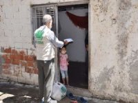 Batman Umut Kervanı büyük mağduriyet yaşayan aileye yardımda bulundu