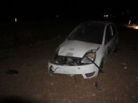 Yoldan çıkarak tarlaya giren otomobil hurdaya döndü