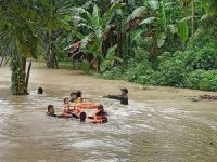 Filipinler'de tropik fırtına nedeniyle 13 kişi öldü