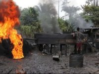 Nijerya'da kaçak petrol rafinerisinde patlama: 25 ölü