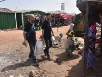 Fransa Yetim Eli, Mali'deki savaş mağdurlarına gıda yardımı yaptı