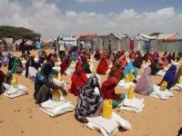 Umut Kervanı Somali kamplarındaki binlerce aileye gıda paketi dağıttı
