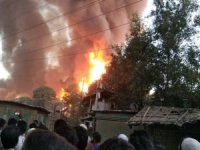 Rohingyalı Müslümanların mülteci kampında büyük yangın: 1200 barınak kül oldu