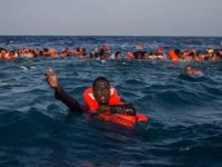 Tunus açıklarında göçmenleri taşıyan tekne alabora oldu: 5 ölü