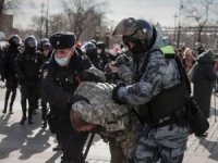 Rusya'daki savaş karşıtı protestolarda 3 bin 500 kişi gözaltına alındı
