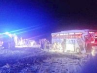 Sivas'ta yolcu otobüsü devrildi: 4'ü ağır 20 kişi yaralı