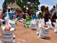 Avrupa Yetim Eli Uganda’da yüzlerce aileye gıda yardımında bulundu