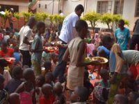 Fransa Yetim Eli’nin Uganda’da düzenlediği iftar programı devam ediyor