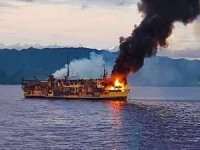 Filipinler'de yük gemisinde yangın