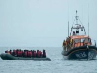 Manş Denizi'ni geçmeye çalışan düzensiz göçmenler yakalandı