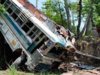 Hindistan'da minibüs kazası: 7 ölü, 14 yaralı