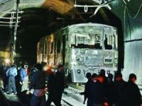 Metroda çıkan yangın nedeniyle yolcular tahliye edildi