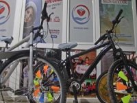 Cizre’de bayram öncesi yetimlere bisiklet hediye edildi