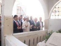 Diyanet İşleri Başkanı Ali Erbaş, Cizre'de Hz. Nuh Peygamber'in Kabrini ziyaret etti