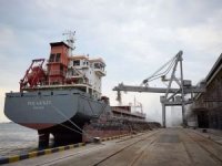 Ukrayna'dan tahıl taşıyacak ilk gemi yüklemesi başladı
