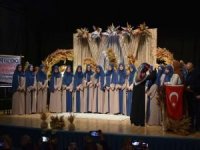 Bitlis'te eğitimini tamamlayan 17 hafizeye taç giydirildi