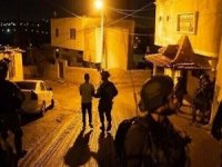 Siyonist işgal rejimi Batı Şeria'da 12 Filistinliyi alıkoydu