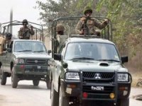 Pakistan'da askeri araca saldırı: 2 ölü