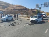 Elazığ`da İki otomobil çarpıştı : 7 yaralı