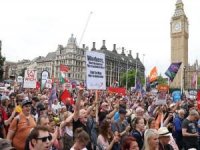 İngiltere'de hayat pahalılığının protesto edildiği gösterilerde 4 gözaltı