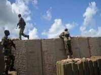 Somali'de askeri eğitim kampına düzenlenen saldırıda 5 kişi hayatını kaybetti.