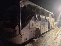 Mısır'da yolcu otobüsü ile kamyon çarpıştı: 12 ölü