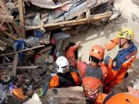 Endonezya'daki depremde kayıpları arama çalışmaları sürüyor
