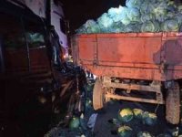 Samsun'da araç yol kenarındaki traktöre çarptı: 2 yaralı