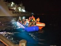 İzmir açıklarında Yunanistan'ın ölüme terk ettiği düzensiz göçmenler kurtarıldı