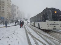 Batman'da kar nedeniyle belediye otobüsleri yolda kaldı