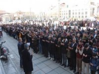 Konya'da depremde vefat edenler için gıyabi cenaze namazı kılındı