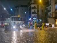 Gaziantep'e bir yılda yağan yağmurun dörtte biri dün gece yağdı
