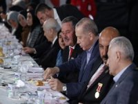 Cumhurbaşkanı Erdoğan, depremzedelerle birlikte iftar yaptı